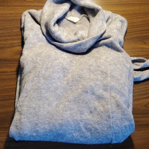 WOMENS SWEATER - Picture 1 of 5